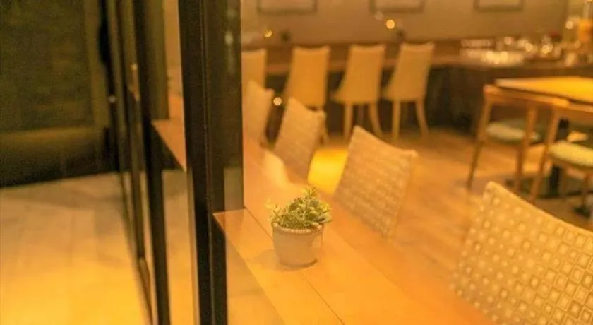 Garner Hotel Osaka Honmachi Station By Ihg 3*,